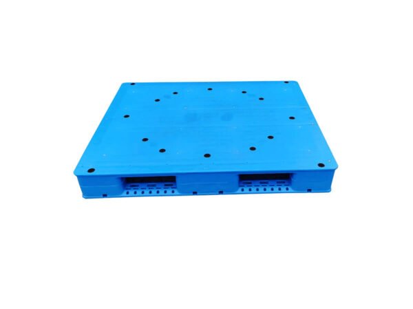 1200x1000 Six Runner Flat Top Stackable and Rackable 4 Way Entry Plastic Pallets F1210PTA