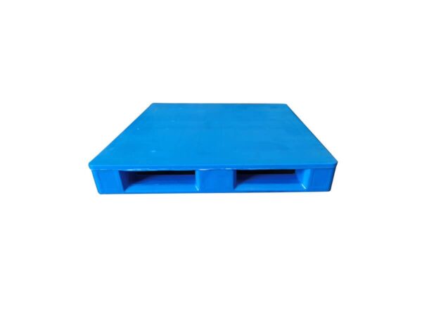 1100x1100 Three Runner Solid Top Hygienic Rackable Plastic Pallet F1111PHB 4 Way Forklift Entry