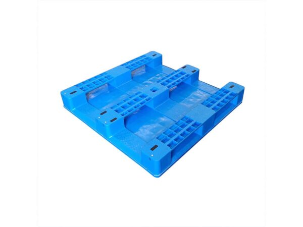 1100x1100 Three Runner Solid Top Hygienic Rackable Plastic Pallet F1111PHB - Image 4