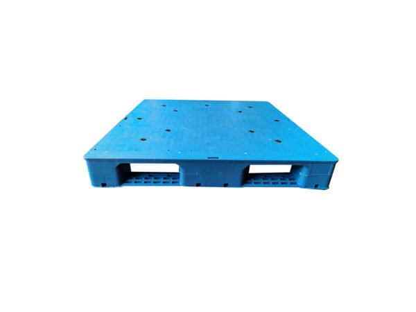 Four Way Entry 1100x1100 Six Runner Flat Top Rackable & Stackable Plastic Pallet H1111PTB