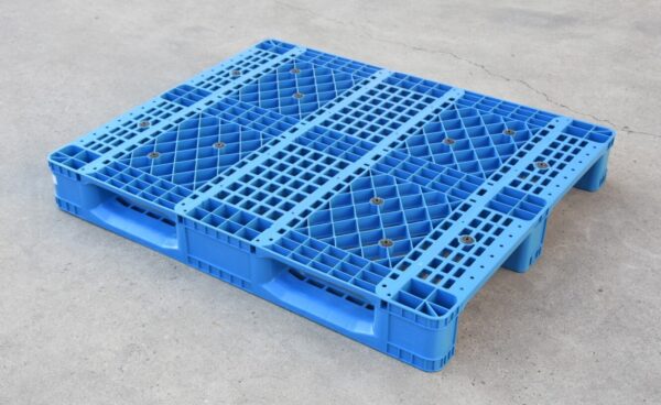 1200×1000 Three Runner Open Deck Rackable Plastic Pallet P1210WHC