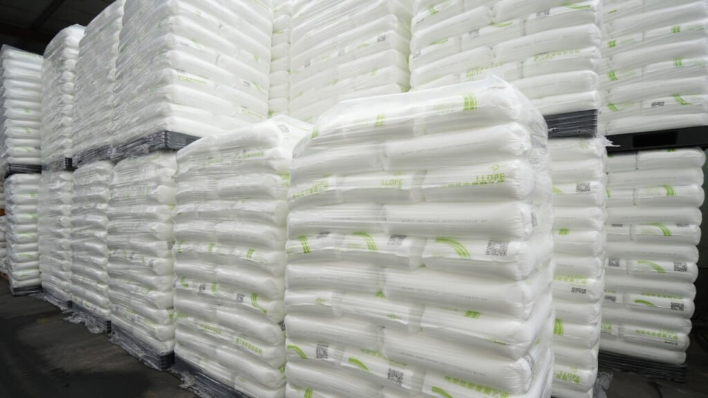 Factory Raw Material Warehouse of Virgin HDPE