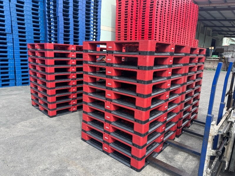 custom plastic pallets