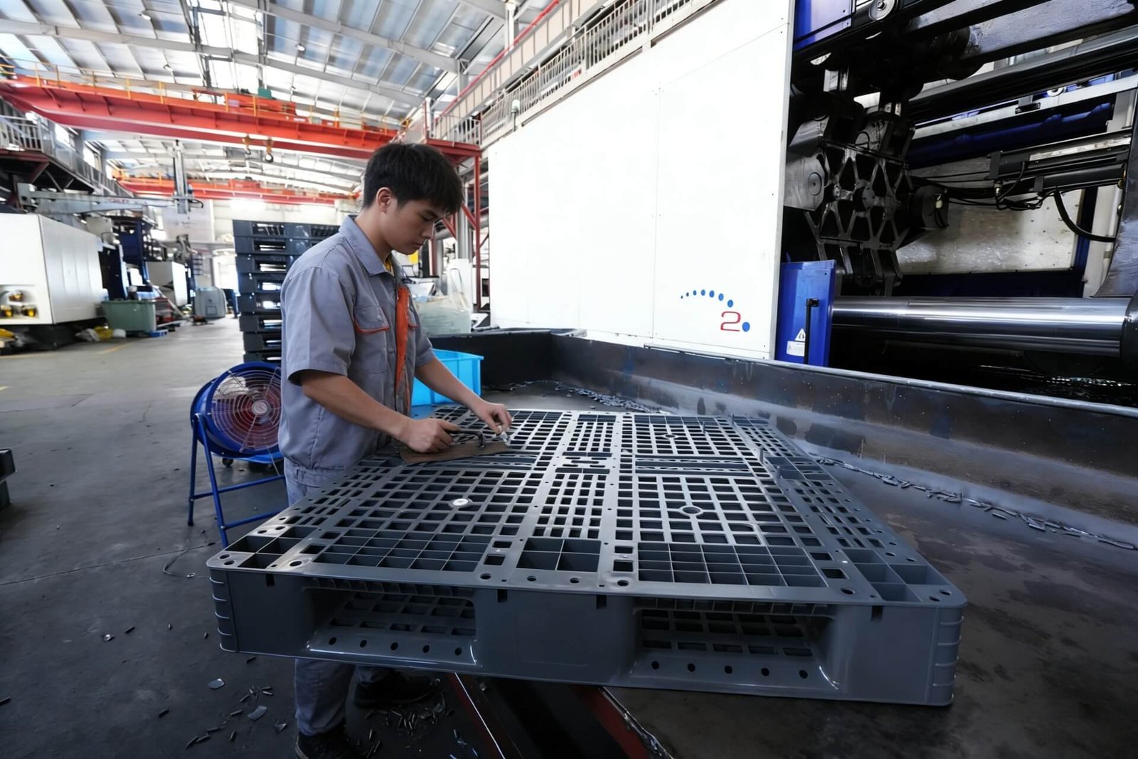 custom plastic pallet manufacturer